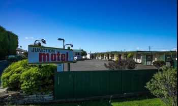 Junction Motel - Sanson